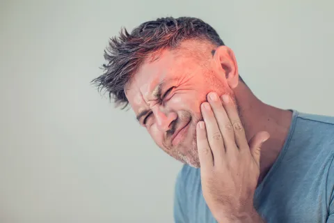patient ayant besoin d'un rendez-vous urgent chez le dentiste à Molenbeek